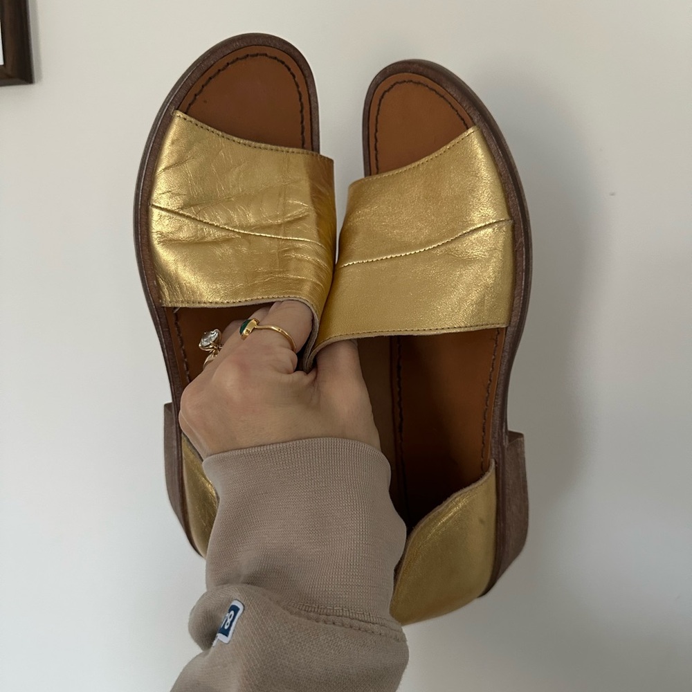 Free People Slides